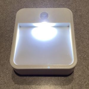 $6 Bundled * Beams MB720 Wireless Battery Powered Motion Sensing Nightlight
